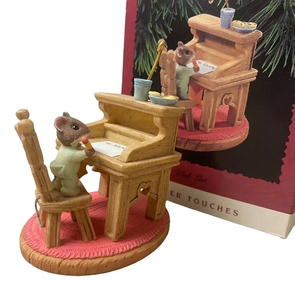 1995 Hallmark Keepsake Ornament Wish List Tender Touches Sitting Mouse Christmas